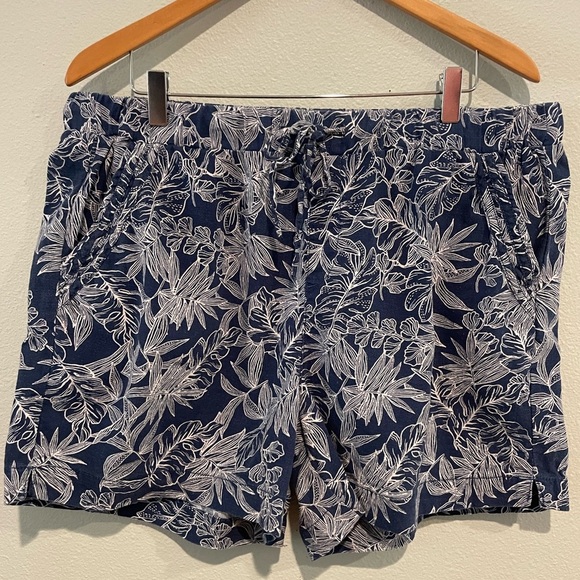 Navy Blue Leaf Print Shorts - Picture 1 of 5
